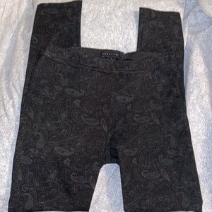 Sanctuary paisley black stretch pants, small.